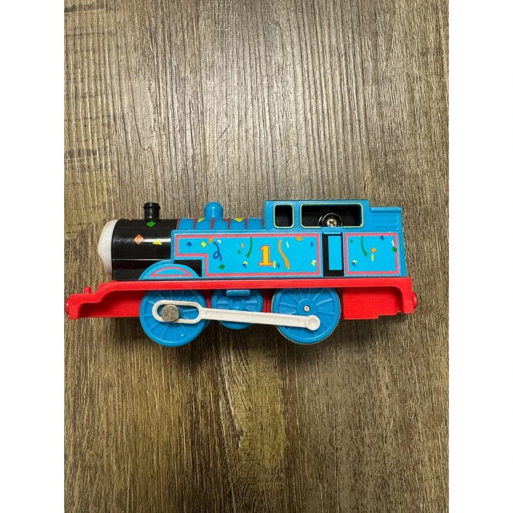 Thomas & Friends TrackMaster Motorized Thomas Confetti Celebration Train BDP11